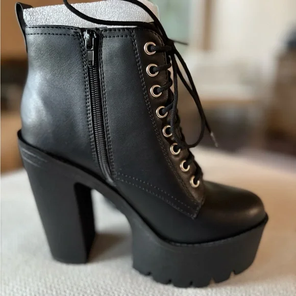 Elegant Black Lace-Up Platform Boots - Picture 1 of 6